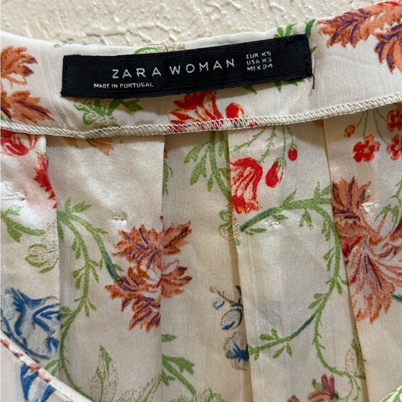 Zara 100% Silk Cream Floral Dress with Ruffled Flutter Sleeves size XS - Picture 3 of 8